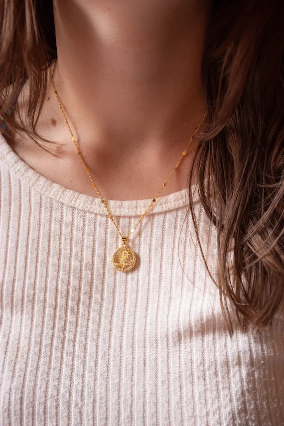 Collar minimalista en oro laminado para mujer | Cadie Joyería