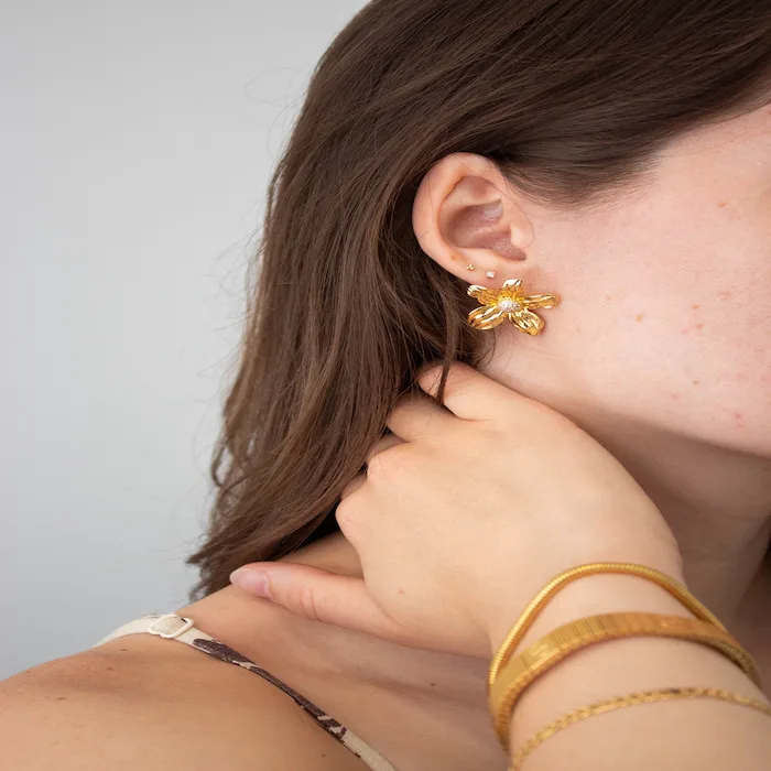Aretes flor dorada Cadie