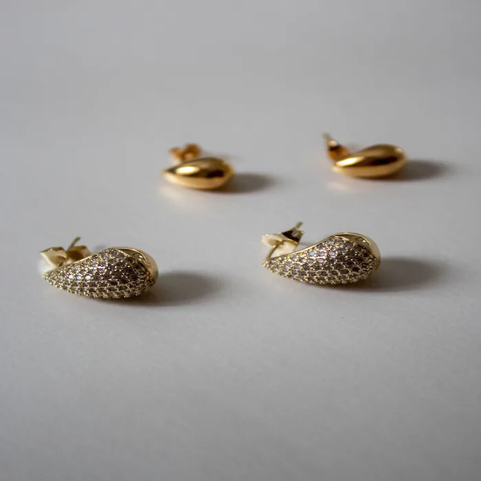 Aretes dorados con cristales